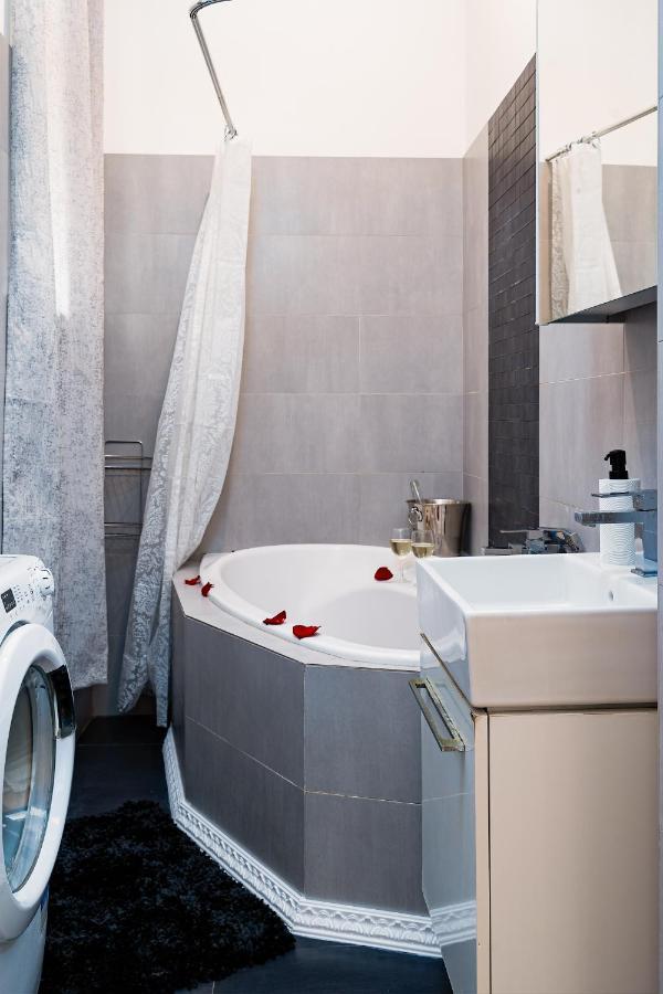 Emperors Elegance Suite Прага Экстерьер фото