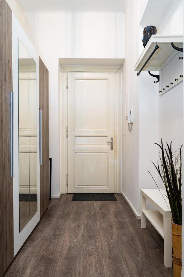 Emperors Elegance Suite Прага Экстерьер фото