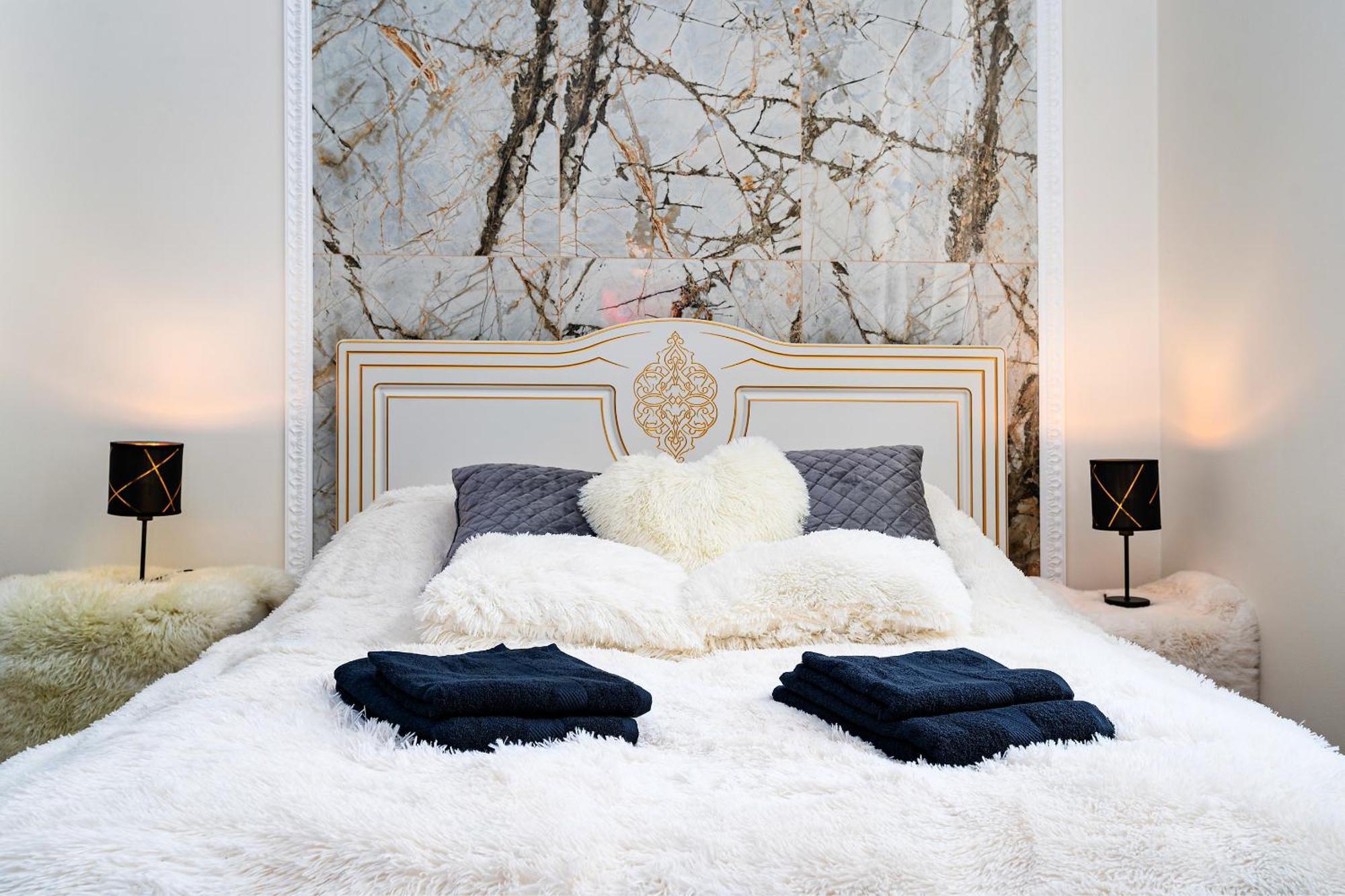 Emperors Elegance Suite Прага Экстерьер фото